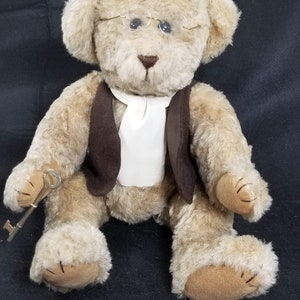 Único feito à mão - Benjamin The Franklin Bear por Lynne Musson