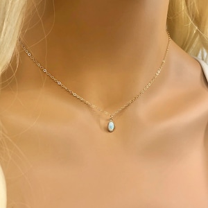 Colar com pingente de opala de ouro • Corrente cheia de ouro 14k • Colar de opala delicado • Colar com pingente de opala pequeno • Colar de dama de honra • Cheio de ouro