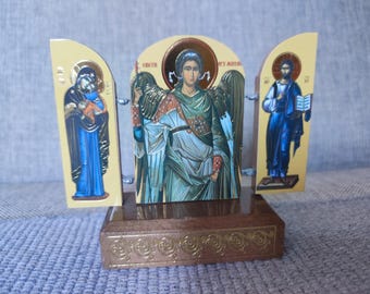 Ícone do tríptico ortodoxo: Santo Arcanjo, Jesus, Mãe de Deus