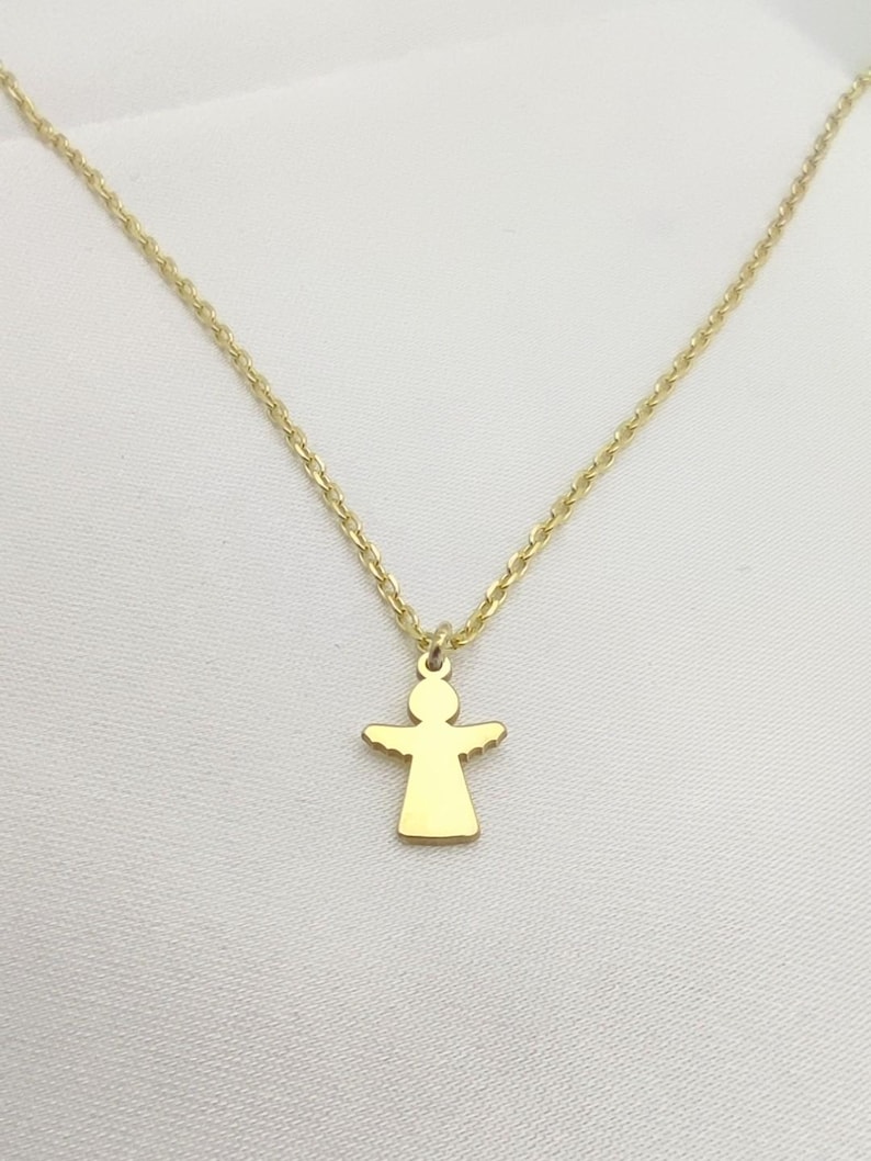 Tiny Angel Necklace: Little Angel Charm, Personalized Jewelry imagem 1