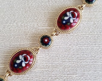 Red Napier Bracelet with Foldover Clasp / Gold Plated Napier Bracelet / Flower Link Bracelet / Vintage Red Link Bracelet