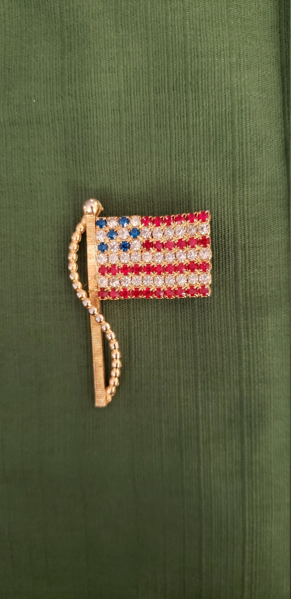 American Flag Pin / Vintage Rhinestone American Fl