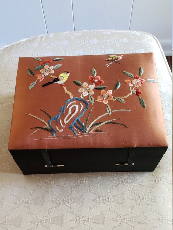 Embroidered Silk Jewelry Box with Bird and Butter… - image 2