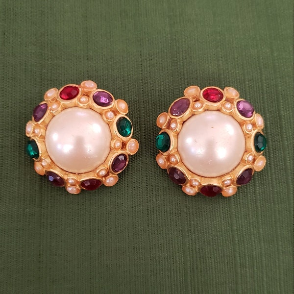 Vintage Pearl Clip Earrings with Jewel Tone Rhinestones / Baroque Style Mabe Pearl Clip-on Earrings / Vintage Bob Earrings with Pearls