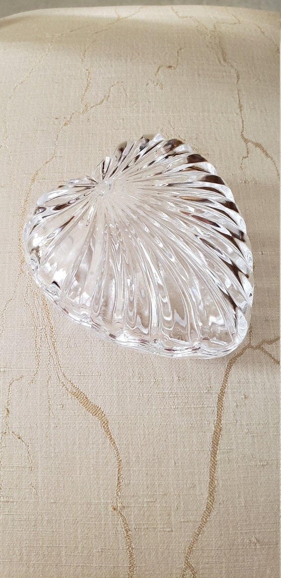 Puffed Crystal Heart Box with Lid / Crystal Vanit… - image 1