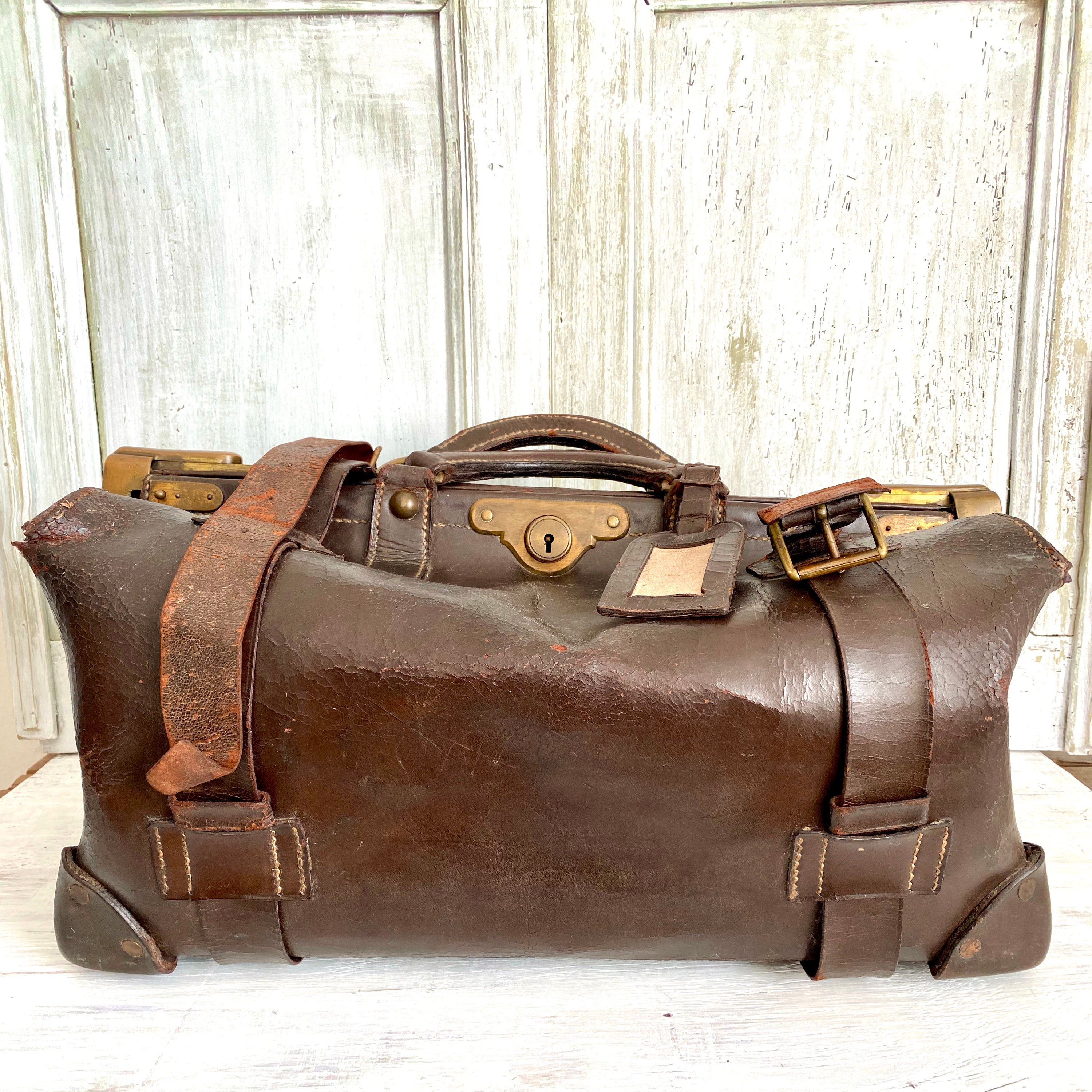 Antique Gladstone Leather Who Shall Separate US Badge Military Satchel CA 1900