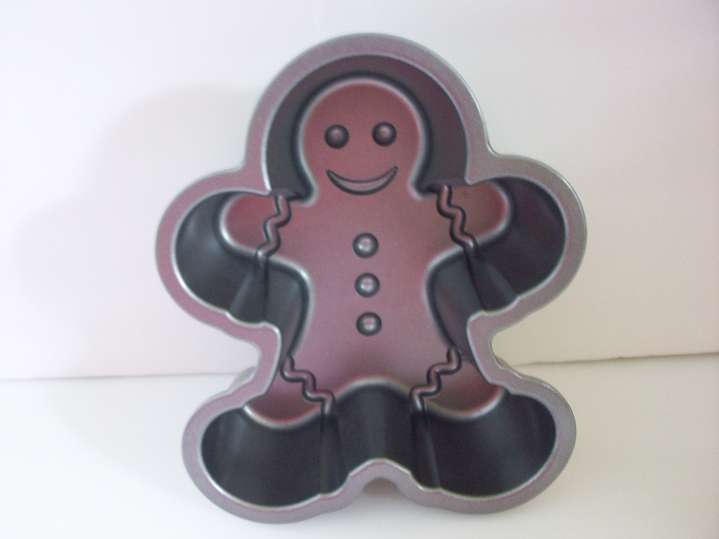  Wilton Aluminum Gingerbread Boy Pan: Novelty Cake Pans