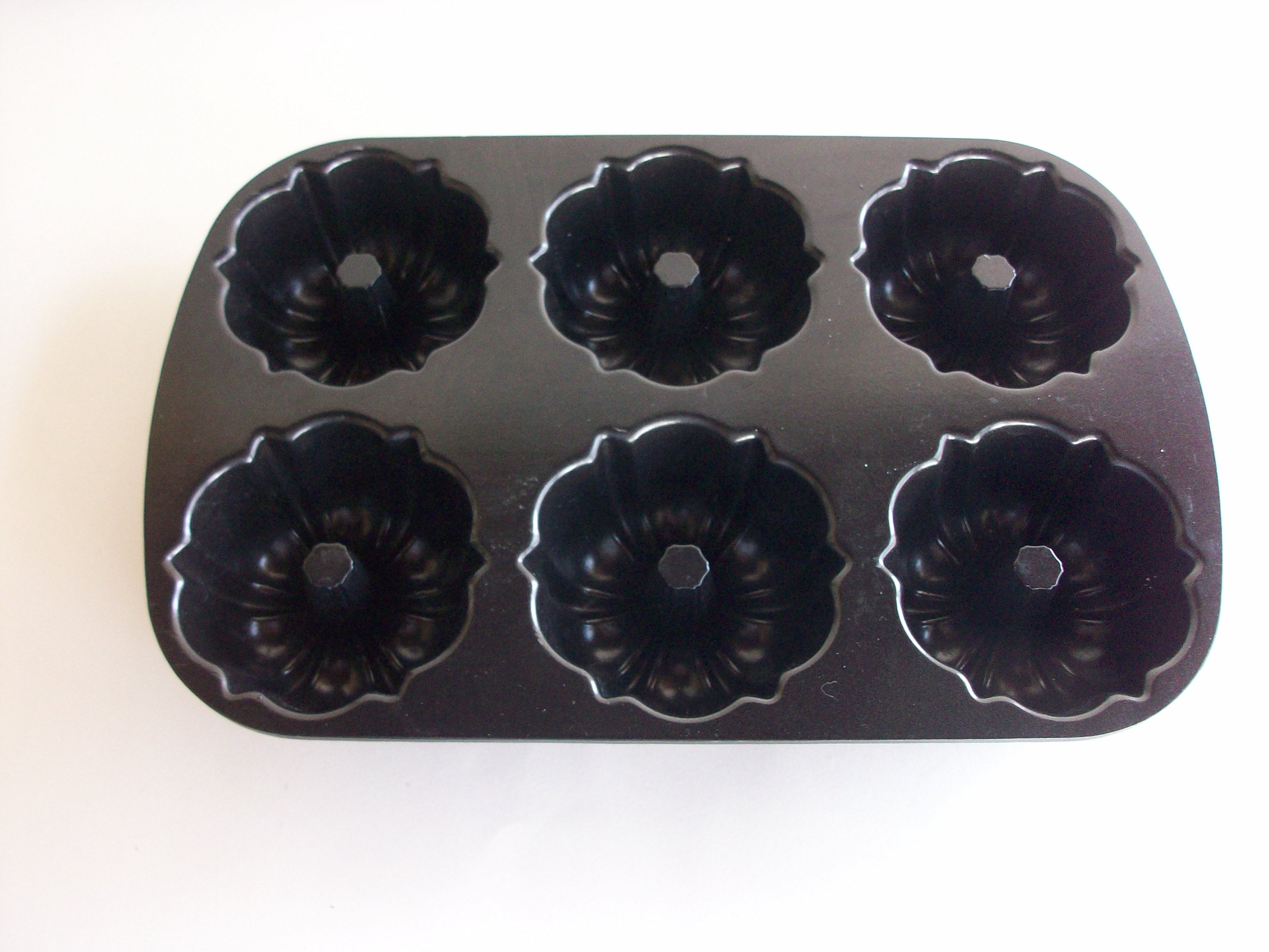 New Nordic Ware FESTIVAL 6 Mini Bundt Muffin Aluminum Pan Platinum  Collection Made in USA Perfect Christmas Gift 