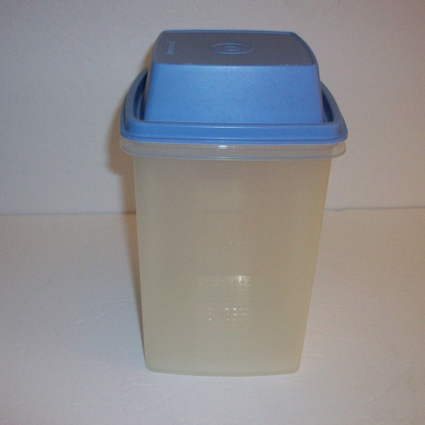 Tupperware Pic-a-Deli Pickle Keeper, Vintage Tupperware Refrigerator Storage with Lifter/Strainer, Pickled Onion Container