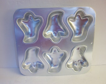 Wilton Small Ghosts 6 Cavity Cake Pan, Vintage Halloween Cakelets Pan #2105-3845, Halloween Baking, Aluminum Baking Pans