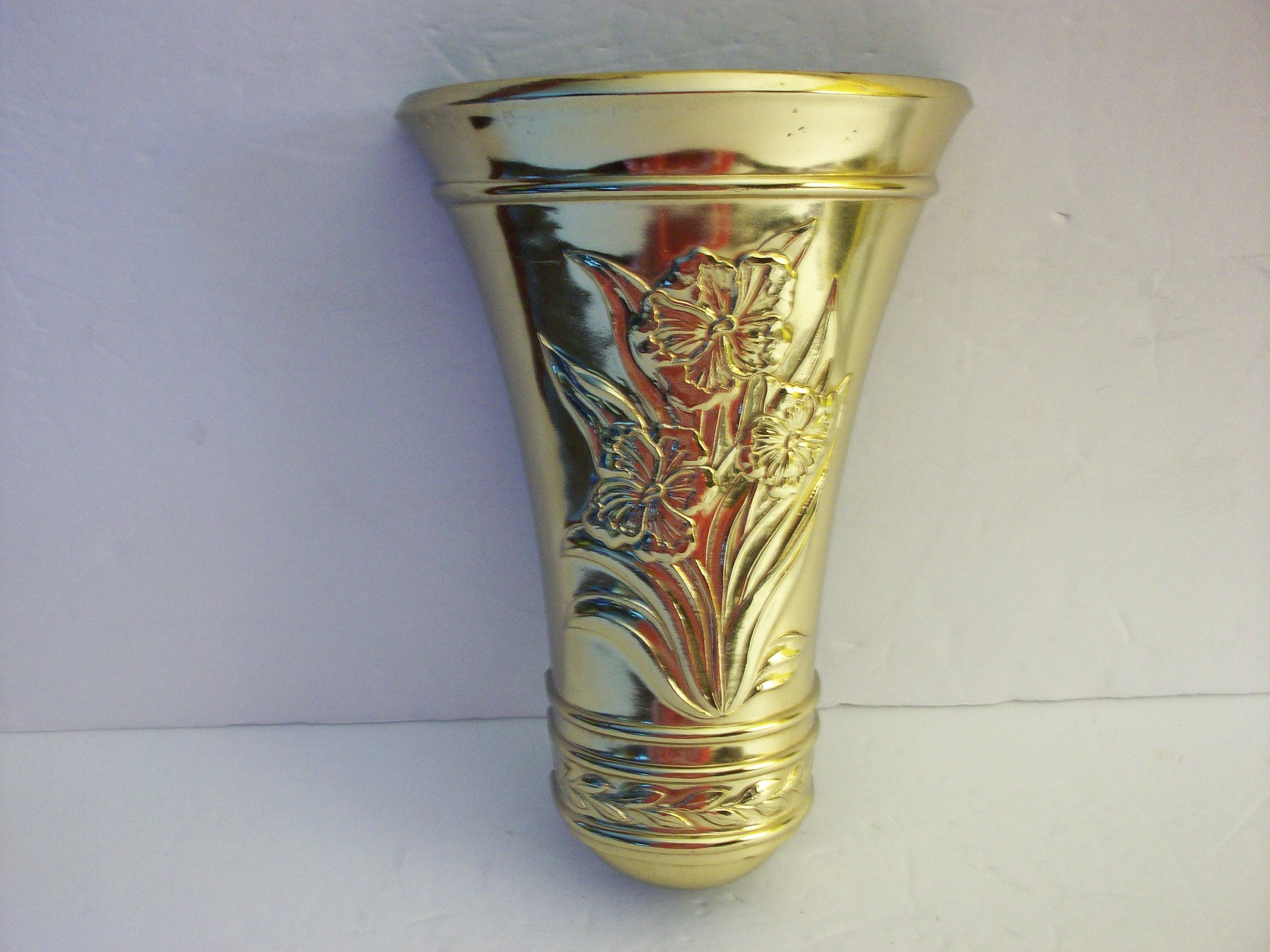 Gold Tone Raised Flowers Wall Pocket Planter, Vintage Home Interiors and Gifts (Homco) #6085, Home and Wall Decor, Flower Arranging