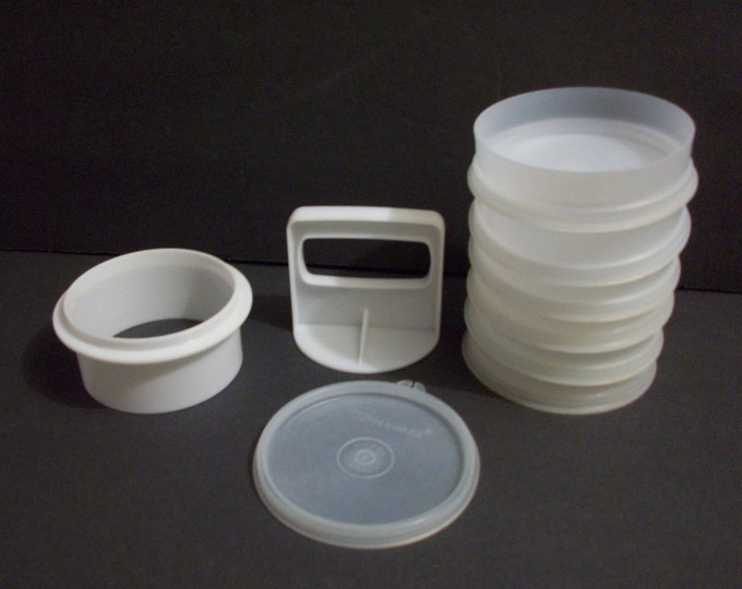 Tupperware Small Hamburger Patty Press With 6 Keepers and 1 Seal