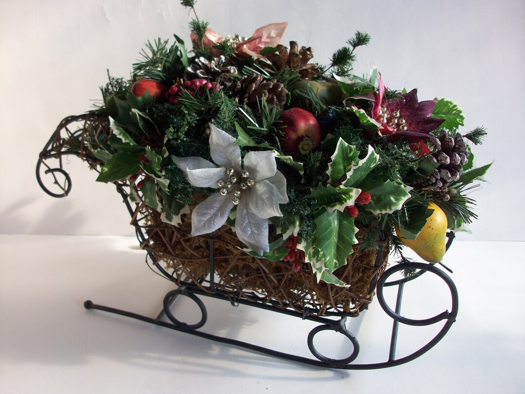 Metal Sleigh with Christmas Floral Arrangement Christmas Etsy 日本