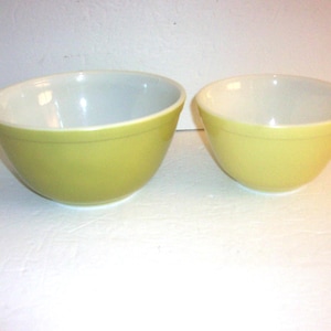 Vintage Pyrex Mixing Bowls: Yellow & Avocado Green - USA Made