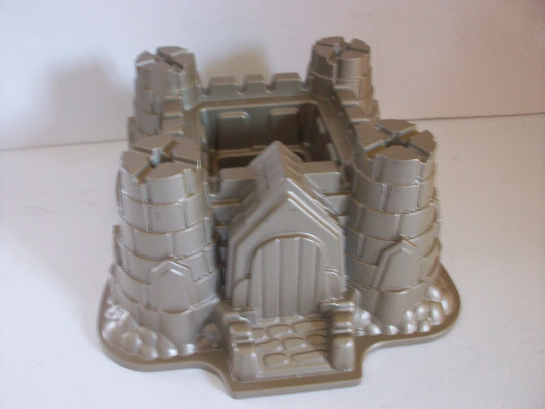 Nordic Ware Castle Bundt Pan, Gold Colored Baking Pans, Cast Aluminum