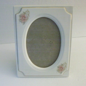 Vintage Ceramic Picture Frame with Pink Lilies and White Daisies, Wall or Desktop Oval Photo Holder for 4 1/4&quot; x 6 1/4&quot; Print, Home Decor