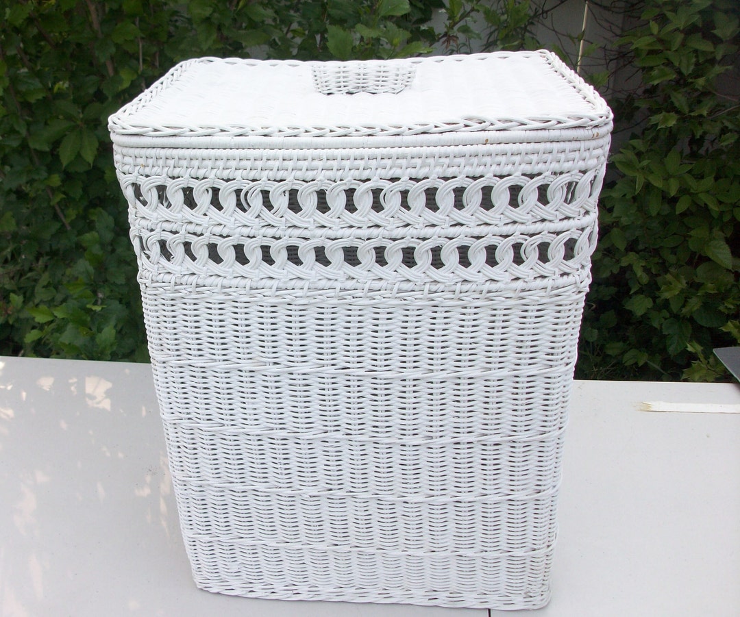 White Wicker Hamper With Lid, Vintage 18 Tall Laundry Keeper, Storage