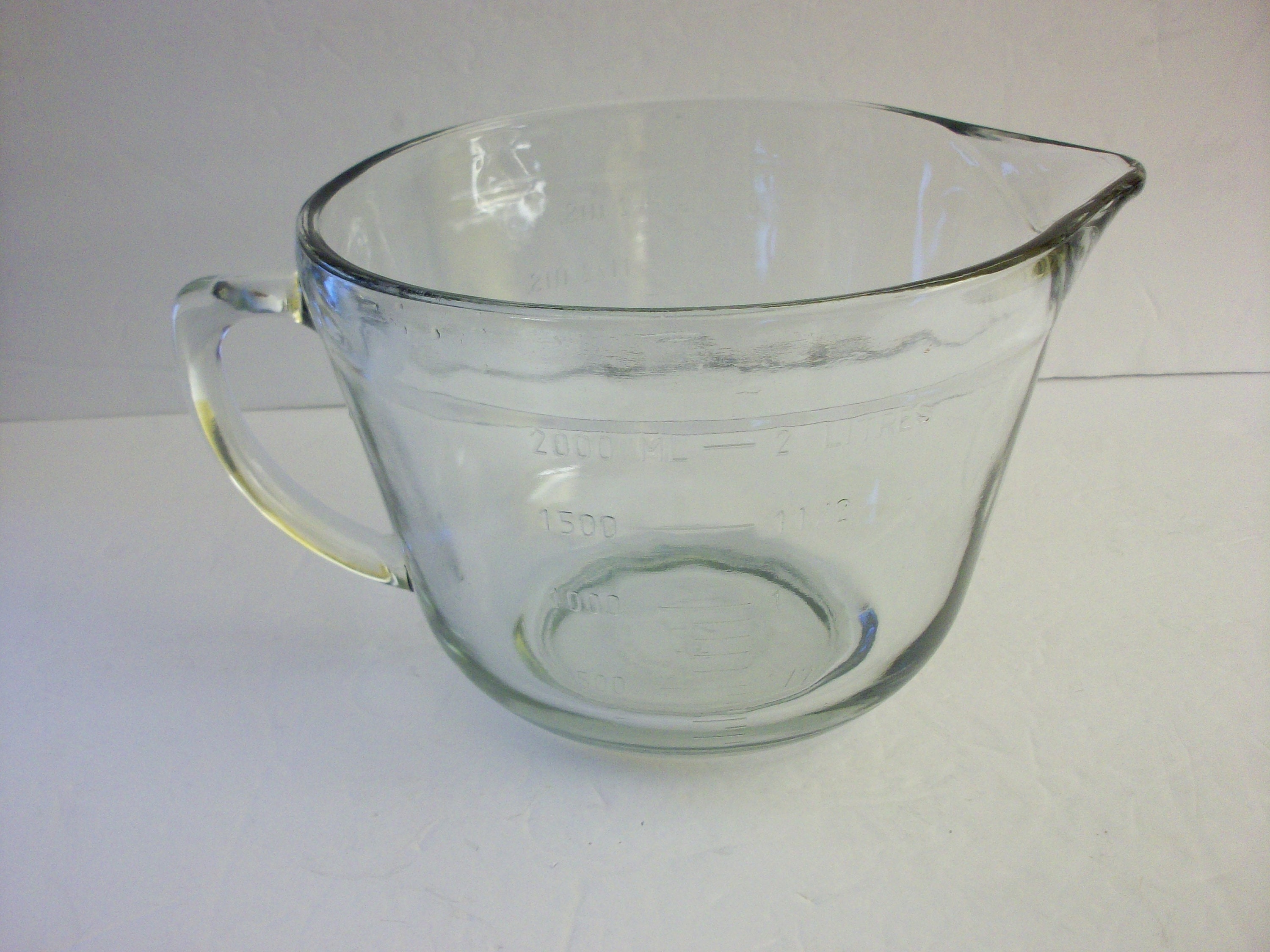 Anchor Hocking Large Batter and Mixing Bowl With Spout, 2 Quart/ 8 Cup Glass  Pancake Bowl, Baking and Cooking Supplies, Measuring Cups 
