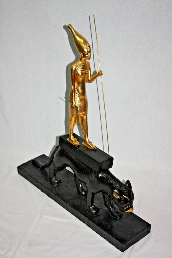 エジプトのレプリカ ツタンカーメン王 ヒョウに乗る 特大樹脂像