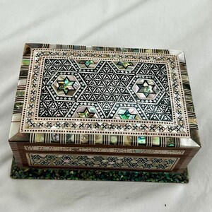 Egyptian Inlaid Paua Shell Mother of Pearl With Base Jewelry Box Handmade 5.75&quot; X 3.75 # 903