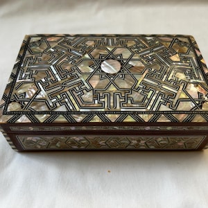 Ägyptische eingelegte Perlmutt Paua Schmuckschatulle Handgemachtes Buchenholz Geometrisches Design 20,5 cm X 12,5 cm # 488
