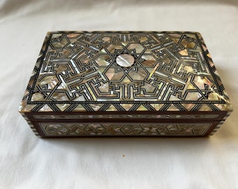 Egyptian Inlaid Mother of Pearl Paua Jewelry Box Handmade Beech wood Geometric Design 7.75"X 4.75" # 488