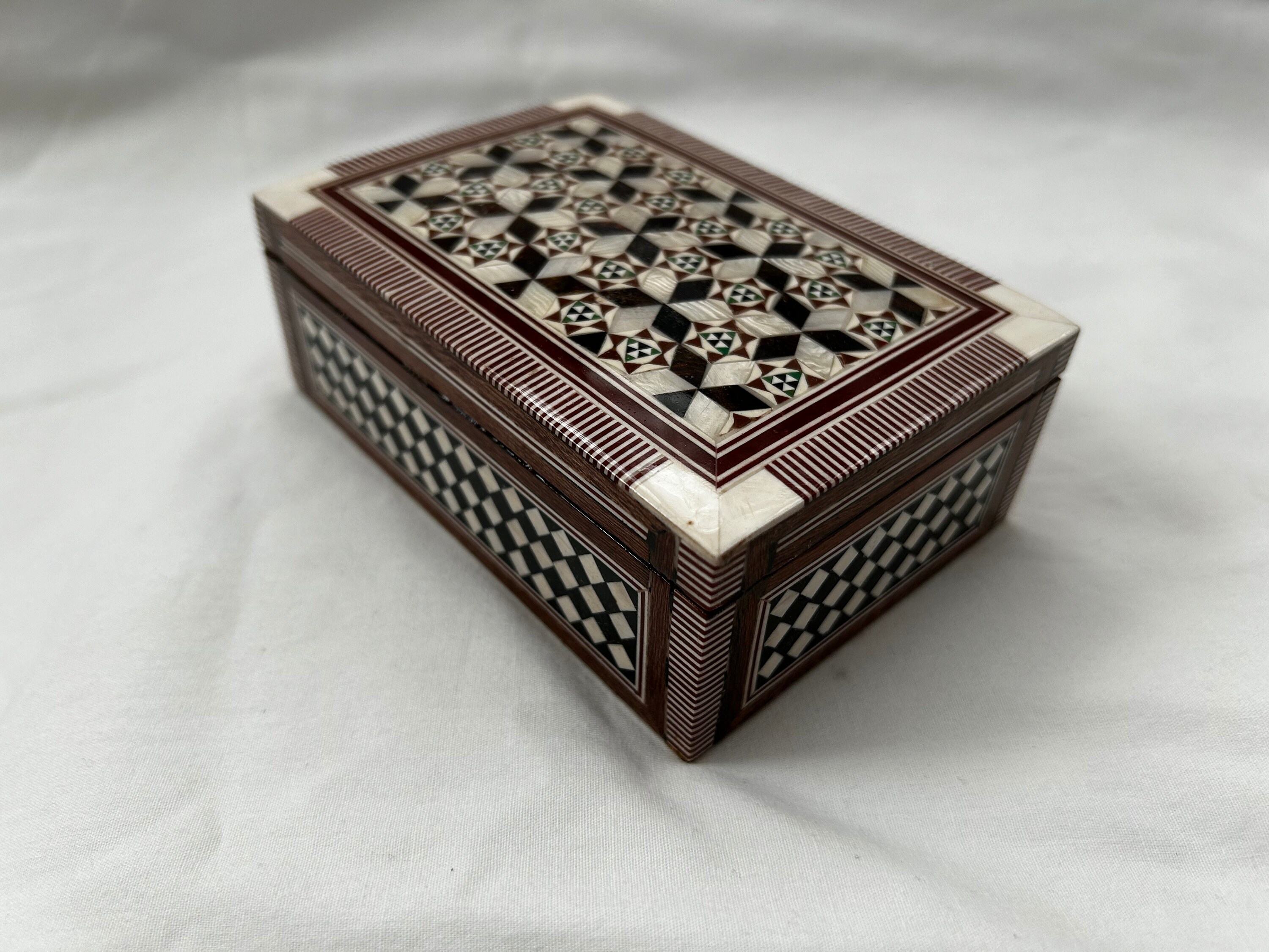 限定✨ハンドメイド木製ジュエリーボックス真珠貝象嵌 限定✨ハンドメイド木製ジュエリーボックス真珠貝象嵌