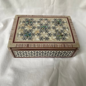Egyptian Inlaid Mother of Pearl Paua Shell Jewelry Box Handmade Beech wood Flower / Star Design 6.25&quot;X 4.5&quot; # 467