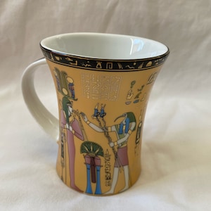 Mug en porcelaine égyptienne collection King Tut Scribe or rose bleu / carte de l'Egypte bleu blanc # 4026. Chat noir pêche bleu Bastet Tut # 4067
