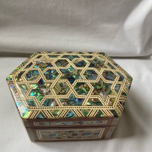Egyptian Inlaid Paua Shell Stars Hexagonal Jewelry Box Handmade Green Blue 5.25&quot; # 517