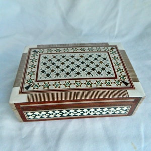 Ägyptische hölzerne Perlmutt eingelegte Schmuckschatulle handgefertigt regelmäßig 6,25 "x 4,5" # 906