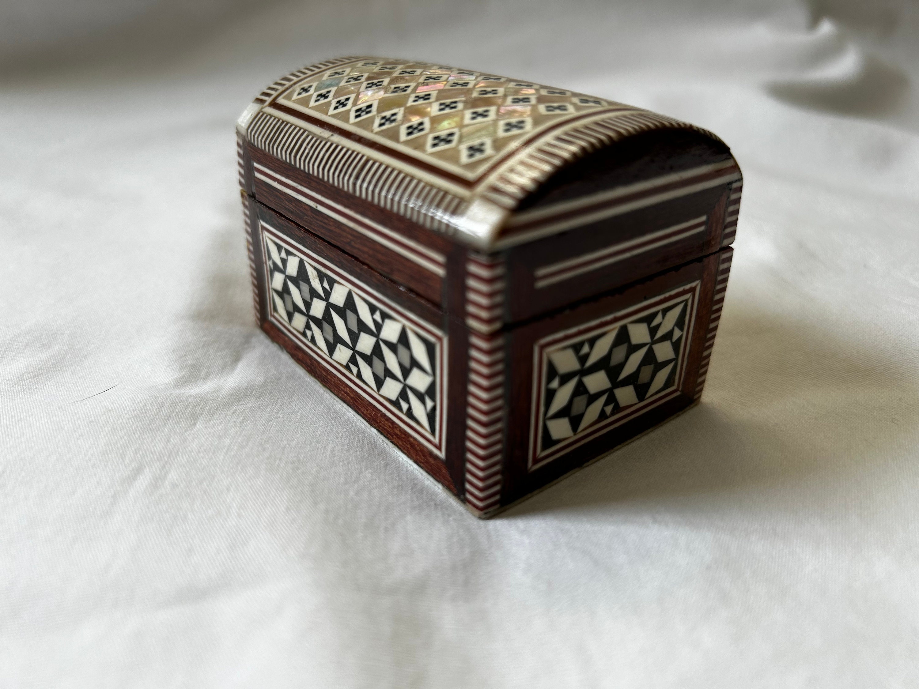 Jewellery Organizer Box, Walnut Wood Jewelry Boxes, Vintage Wooden Case.  Ring, Earring, Necklace Storage. Resin Art. 