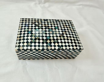 Egyptische sieradendoos met ingelegde parelmoer en geruit patroon, zwart, handgemaakt van beukenhout, 14 x 9,5 cm # 1273