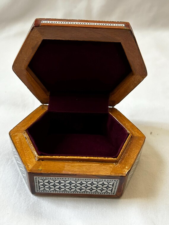 Ancienne Petite Boîte à Bijoux Hexagonale En Bois à Marqueterie Incrustée - D'origine Française, D'occasion