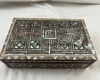 Egyptian Inlaid Mother of Pearl Paua Jewelry Box Handmade Beech wood Geometric Design 7.75"X 4.75" # 488