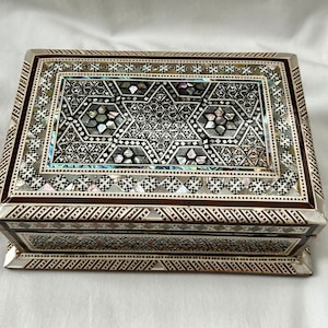 Egyptian Inlaid Paua Shell Mother of Pearl With Base Jewelry Box Handmade 6.75&quot; X 4.75 # 9105