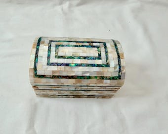 Egyptische sieradendoos met ingelegde parelmoer en paua-motief, handgemaakt van beukenhout, design 4,5" x 2,75" # 1723
