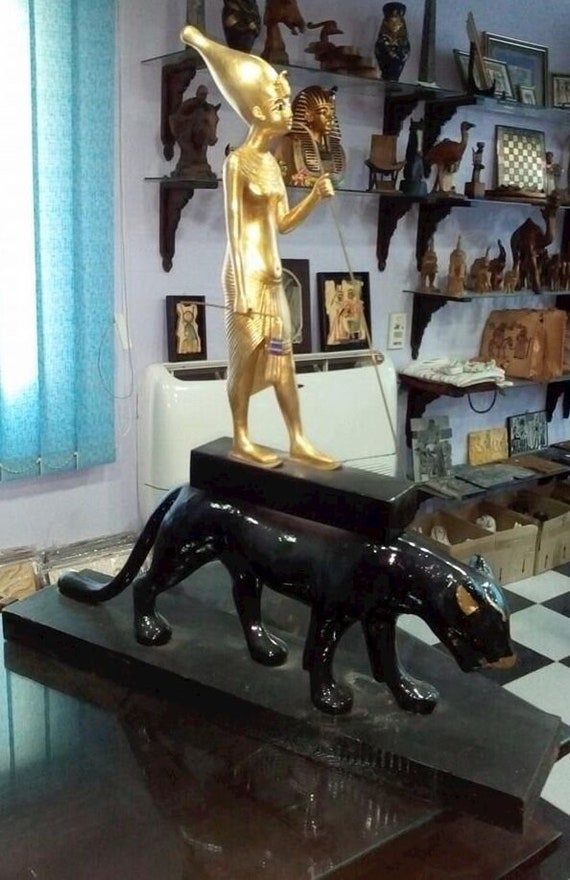 エジプトのレプリカ ツタンカーメン王 ヒョウに乗る 特大樹脂像