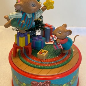 1996 Enesco Small World of Music “The Micest Decorations” Mini Multi Action Christmas Musical