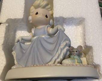 2006 Disney Showcase Cinderella “A Dream is a Wish Your Heart Makes" Precious Moments figurine  620031