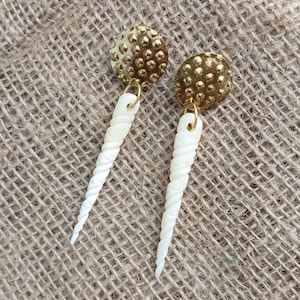 Natural bone white spiral drop brass hammered disc earrings