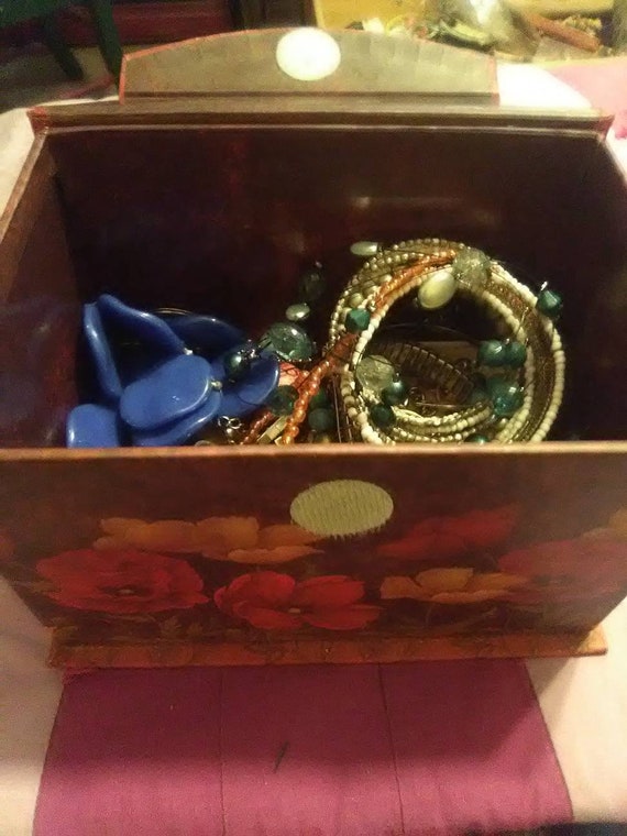 Bulk box of womans Gem