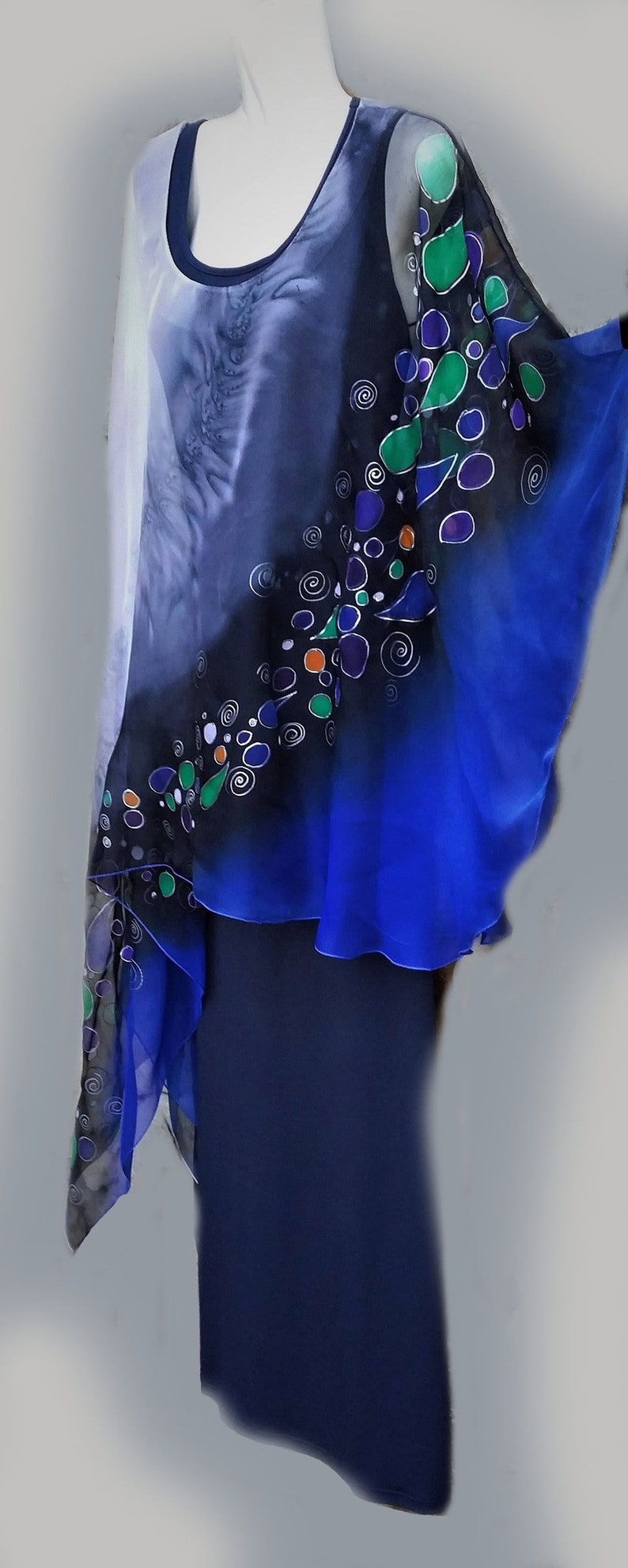 Democracy one Dinkarville Tunica de matase albastra Cape Poncho Cadou de Craciun pictat manual la - Etsy Democracy one Dinkarville Tunica de matase albastra Cape Poncho Cadou de Craciun pictat manual la - Etsy