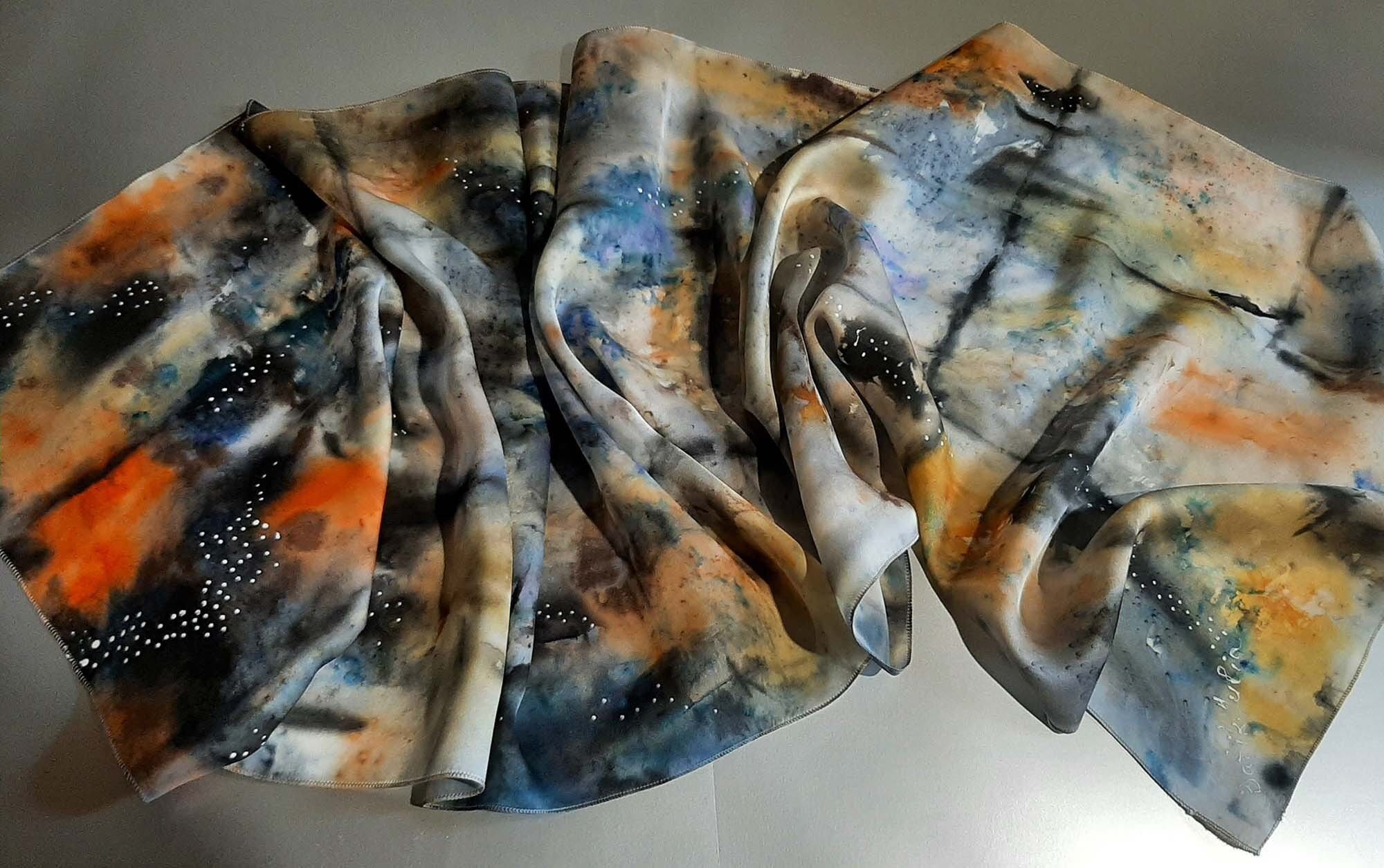Zijden sjaal handgeschilderde, abstracte batik zijden sjaal. Verjaardagscadeau .