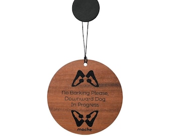 Down Dog in Sitzung Schild: Sichtschutz Türschild Birkenholz