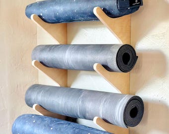 Yogamatte Regal: Wandregal für Bolster, Rollen, Requisiten in Birkensperrholz