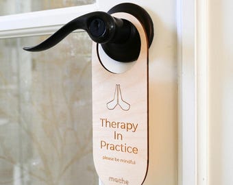 Therapiesitzung Türschild: Sichtschutzschild aus Birken- oder Walnussholz