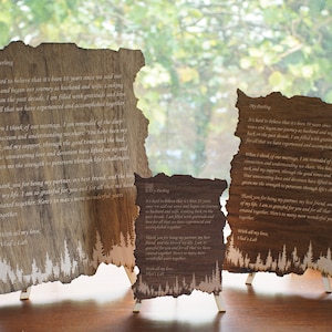 Carta de amor grabada en caoba personalizada: ¡personalice la decoración rústica de su casa de campo con nuestro mensaje con temática forestal! Incluye un soporte resistente.