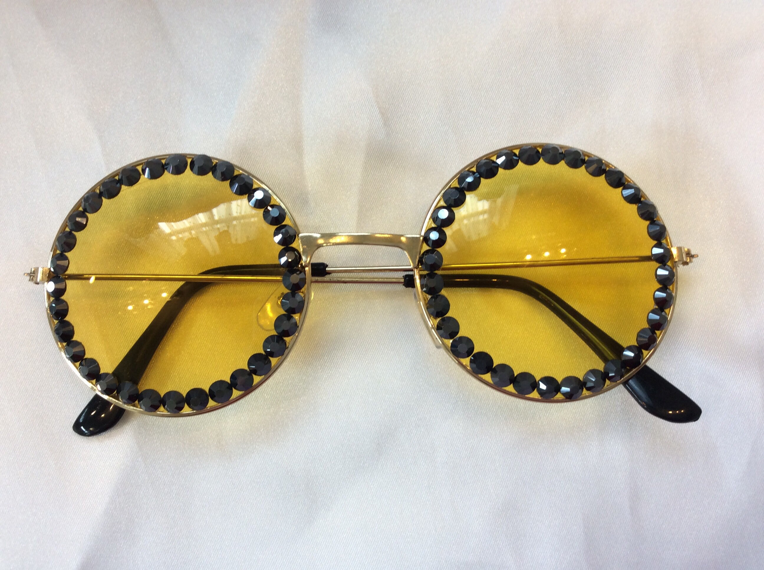 Vintage Round Sunglasses: Yellow Lens, Black Crystal  display picture 2