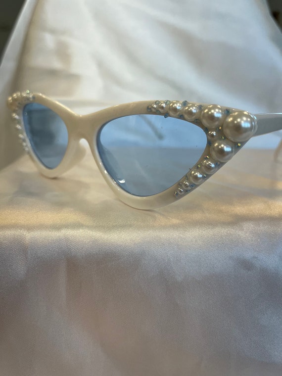 Vintage Cat Eye Sunglasses: Blue Lens, Swarovski Crystal  display picture 2